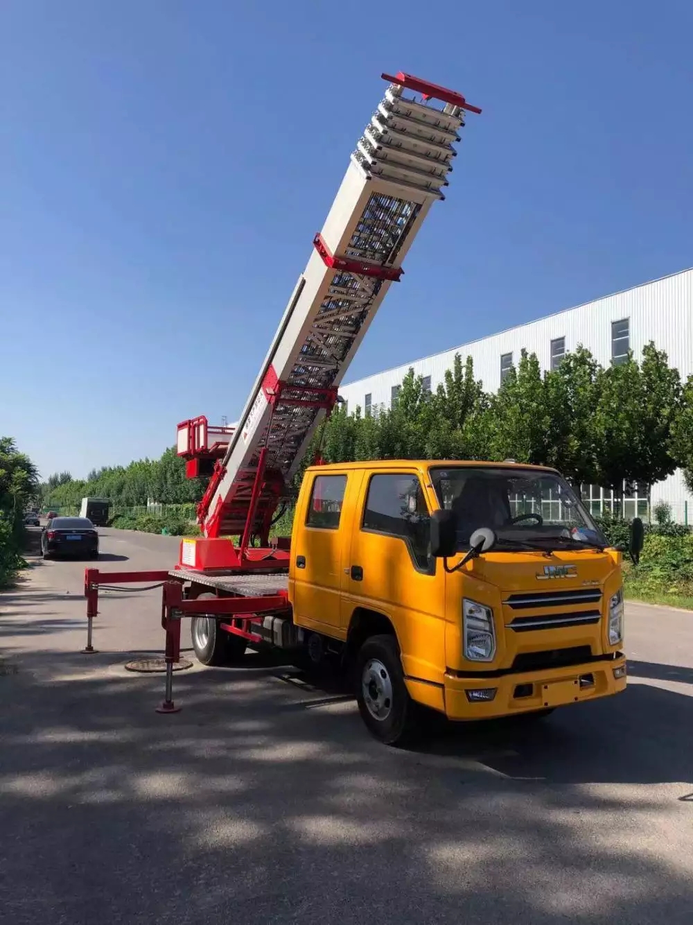 明光附近的云梯车出租服务：轻松解决高空作业需求