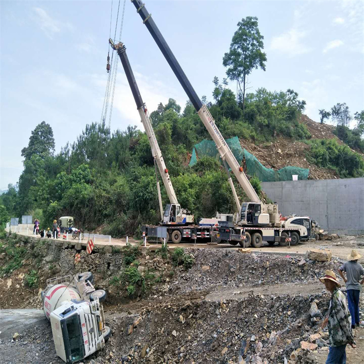 明光汽车掉沟里叫吊车救援要多少钱