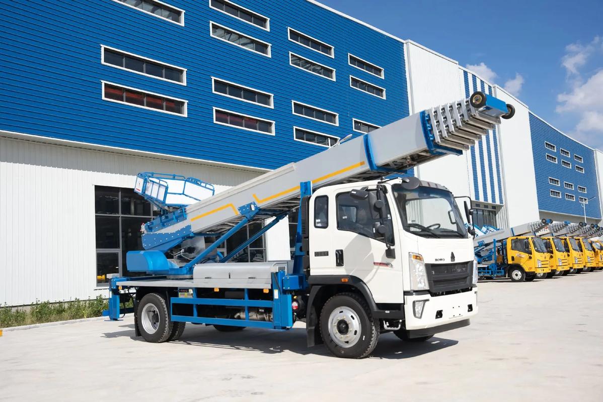 明光出租云梯车高空作业车 建筑垃圾搬运